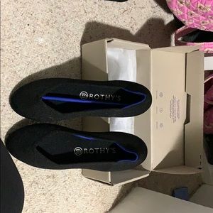 ROTHYS BLACK ROUNDED TOE FLATS